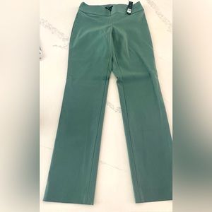NWT NIC+ZOE size 2 wonderstretch straight pant in green.